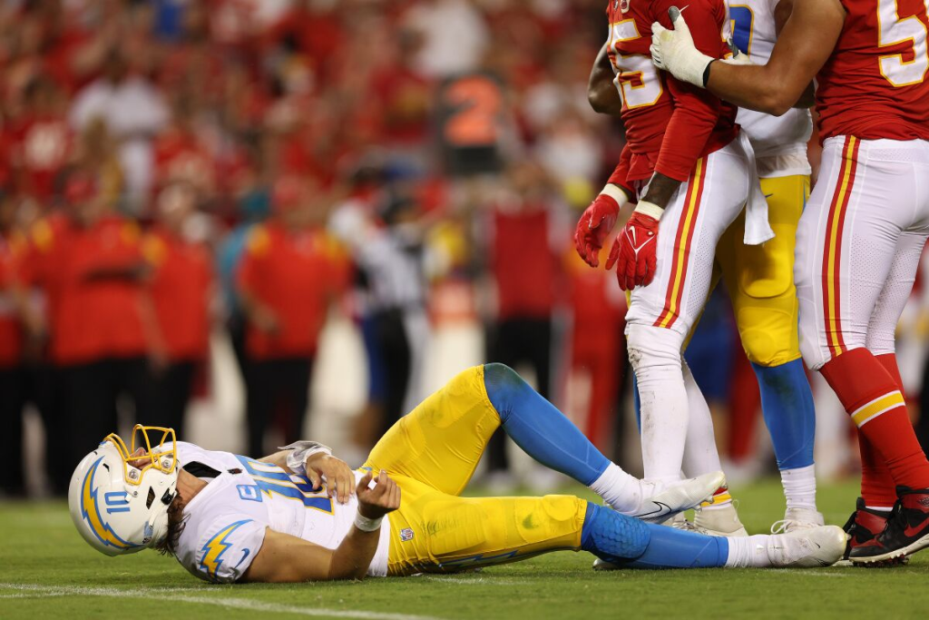 Chargers QB Herbert has fracture to rib cartilage