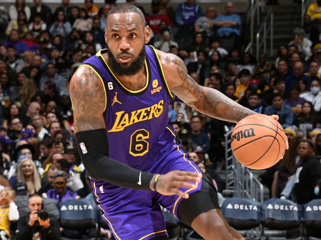 LeBron not interested in passing Kareem while Lakers are losing