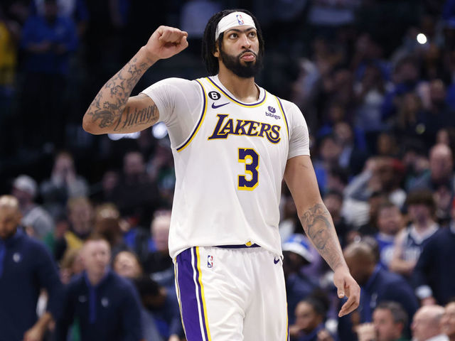 Lakers overcome NBA season-high 27-point deficit to beat Mavs