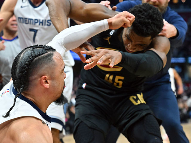 Watch: Cavs’ Mitchell, Grizzlies’ Brooks ejected after scuffle