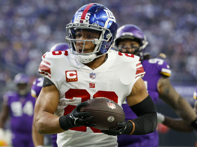 Giants placing franchise tag on Saquon after extending Jones