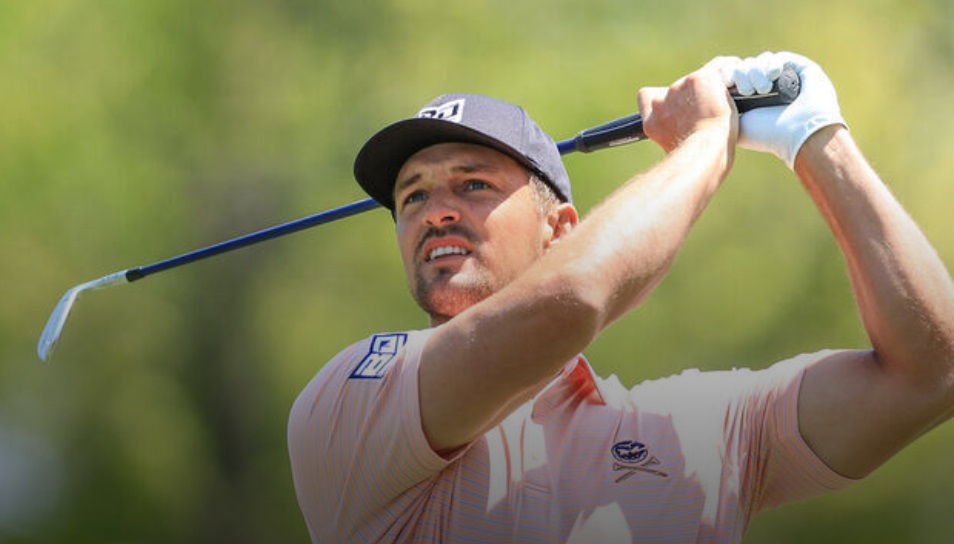 DeChambeau holds narrow lead after opening round at Oak Hill