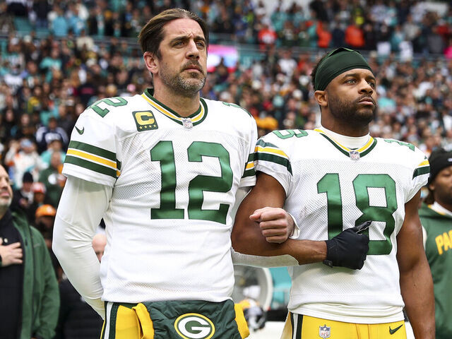Sources: Cobb reuniting with Rodgers on 1-year deal with Jets