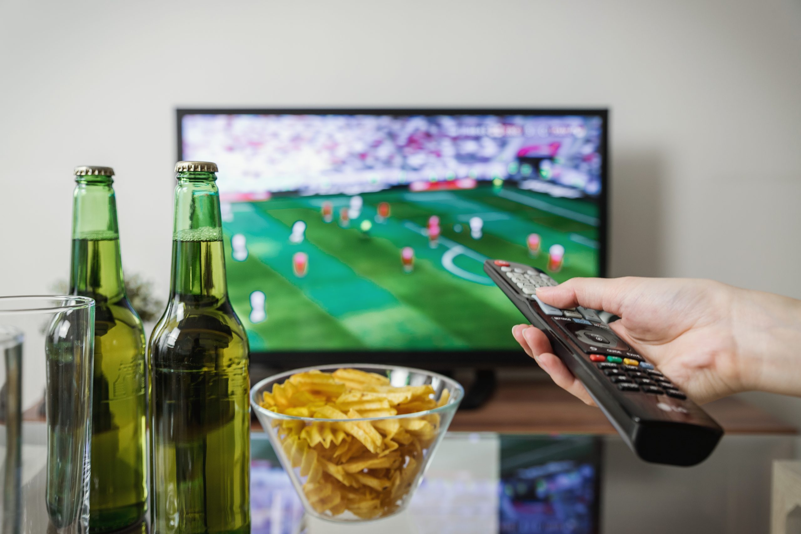 Elevating the Sports-Watching Experience: Perfectly Paired Alcoholic Beverages for Your Favorite Games