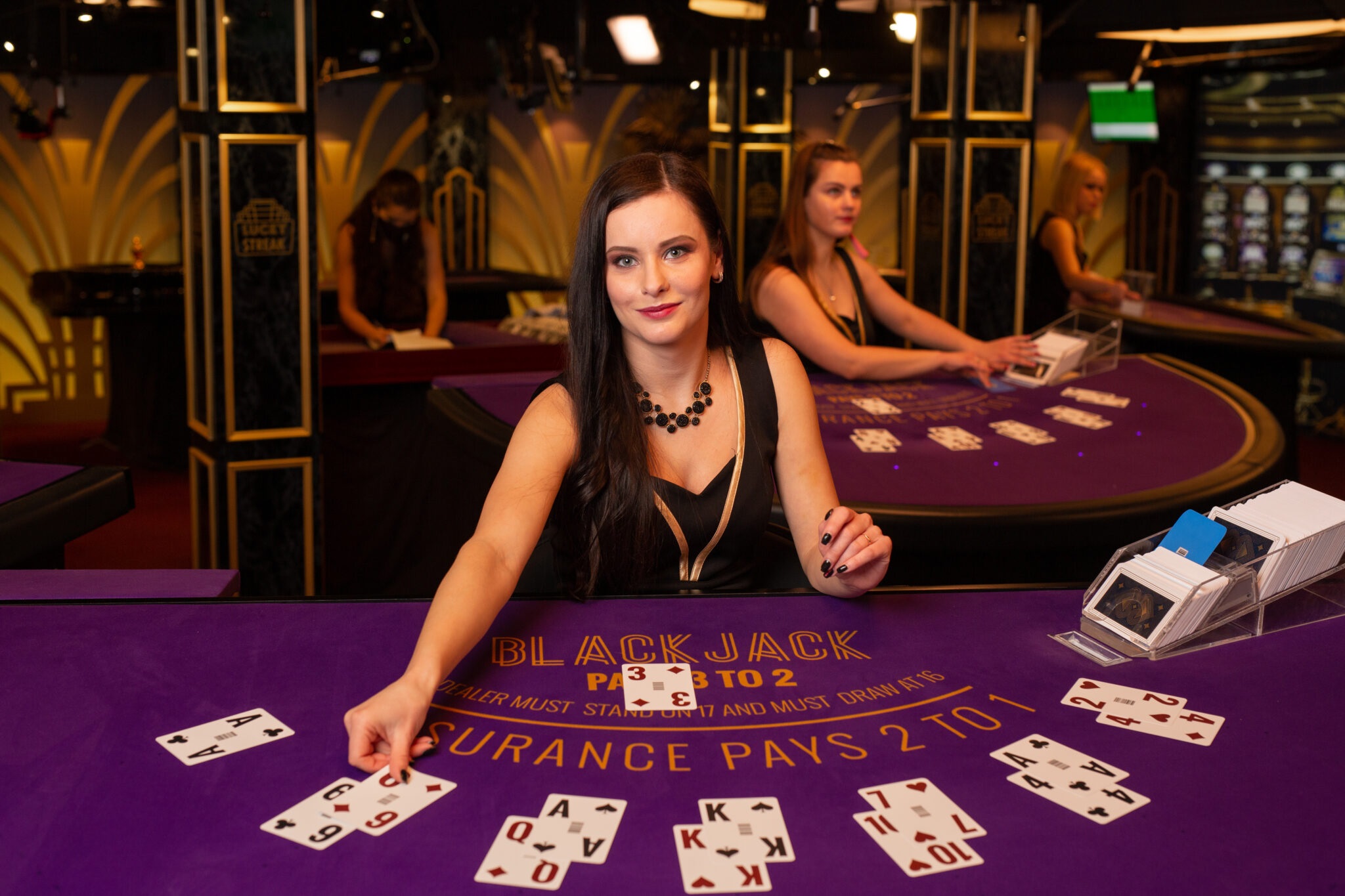 Why You Should Consider Playing Live Dealer Games at Online Casinos