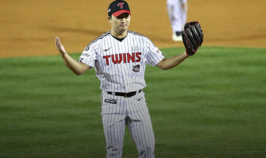 Padres sign Korean reliever Woo-Suk Go to 2-year deal reportedly worth .5M