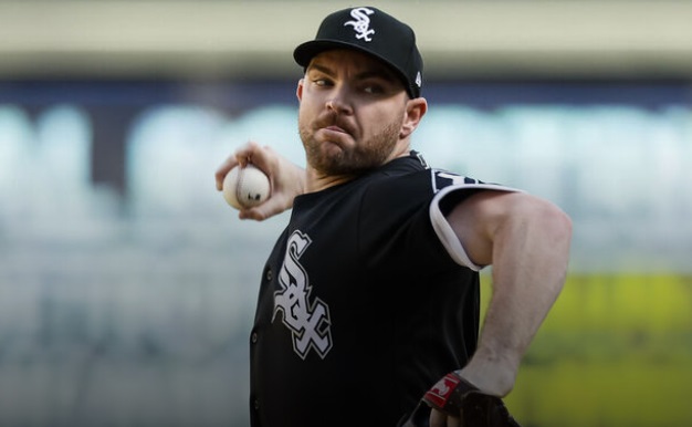 Report: Red Sox land Hendriks on 2-year, $10M pact