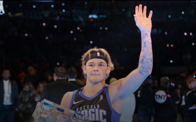 McClung beats Brown to retain Dunk Contest title