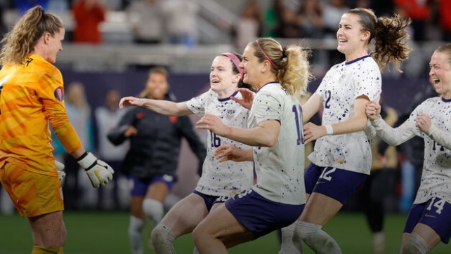 Wet, wild win over Canada sends U.S. to Gold Cup final