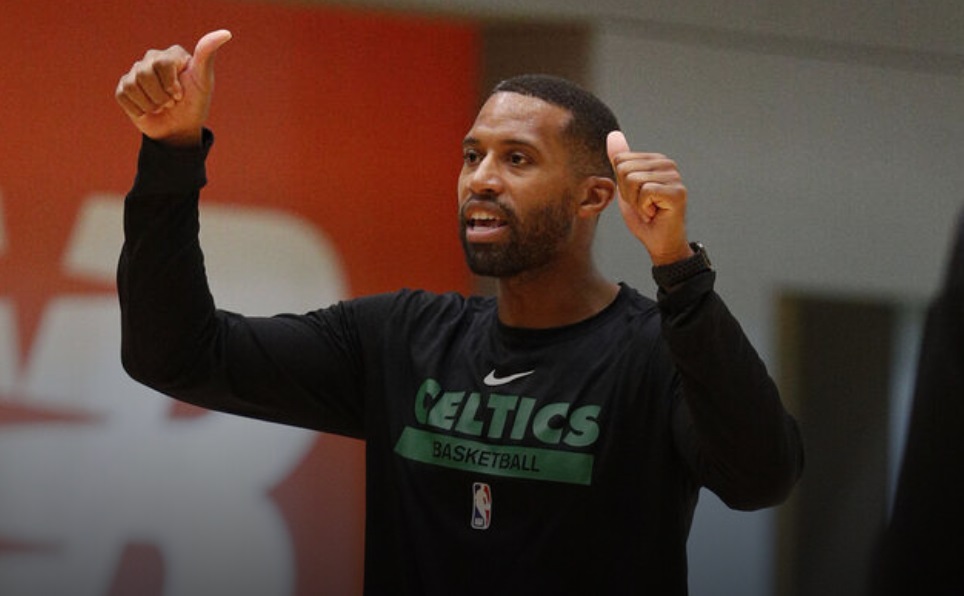 Hornets hire Celtics assistant Lee as head coach
