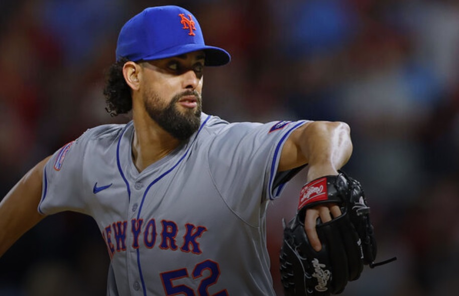 Cubs sign López after Mets release for glove toss