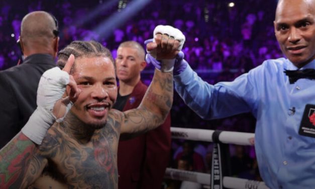 Davis brutally KOs Martin to retain WBA lightweight title