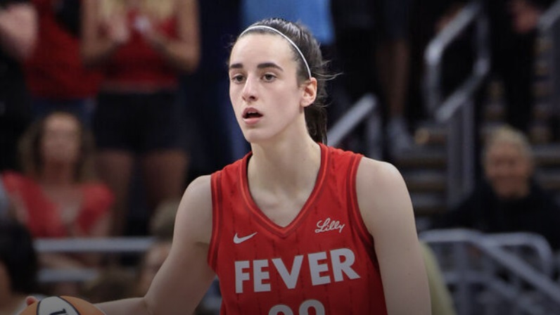 Clark drops 1st triple-double by rookie in win vs. Liberty