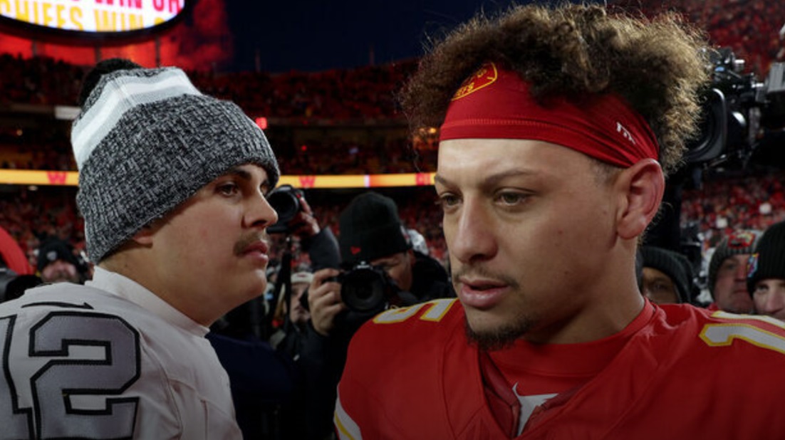 Chiefs outlast Raiders, become 1st team to clinch playoff berth