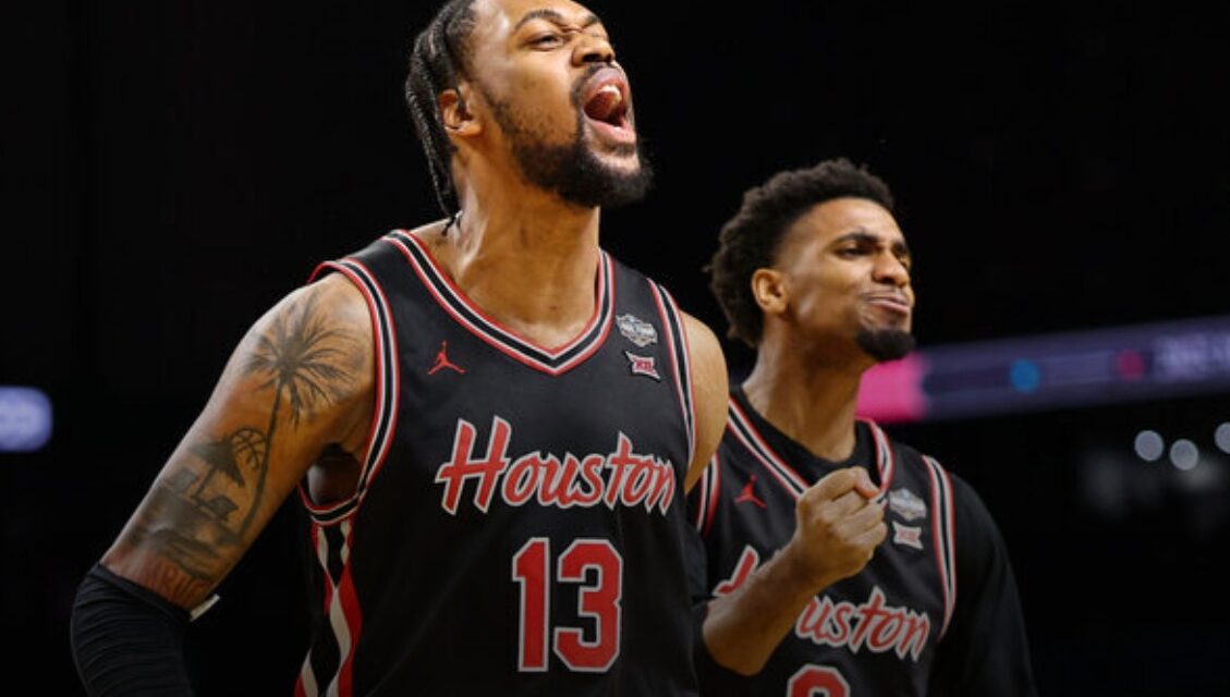 Houston stuns Duke with wild last-minute comeback