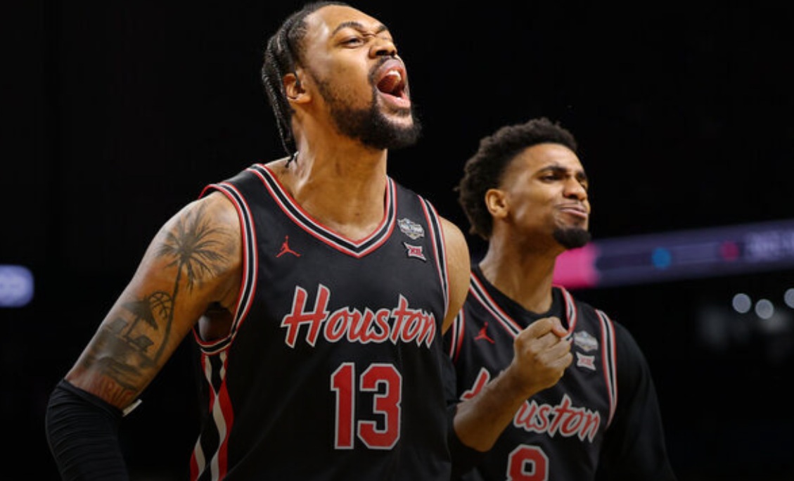 Houston stuns Duke with wild last-minute comeback