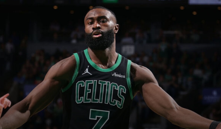 Report: Celtics’ Brown played through partially torn meniscus