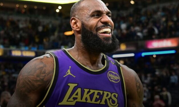Report: LeBron likely to pick up $52.6M player option