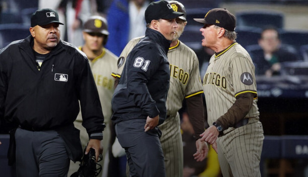 Padres’ Shildt tossed after expletive-laden exchange with umpire