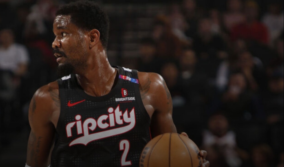 Report: Trail Blazers, Ayton finalizing contract buyout