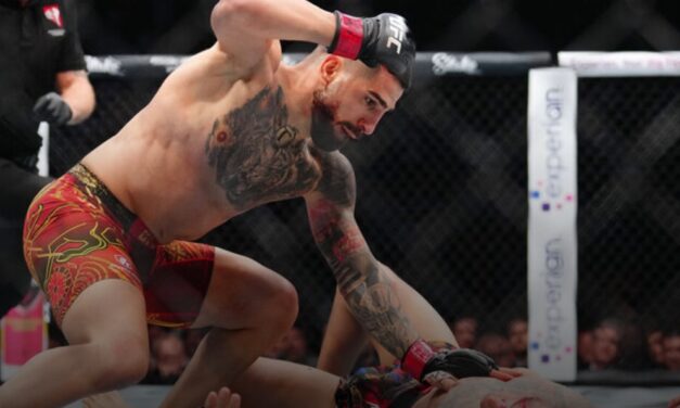 Topuria KOs Oliveira in Round 1 to win 2nd UFC title