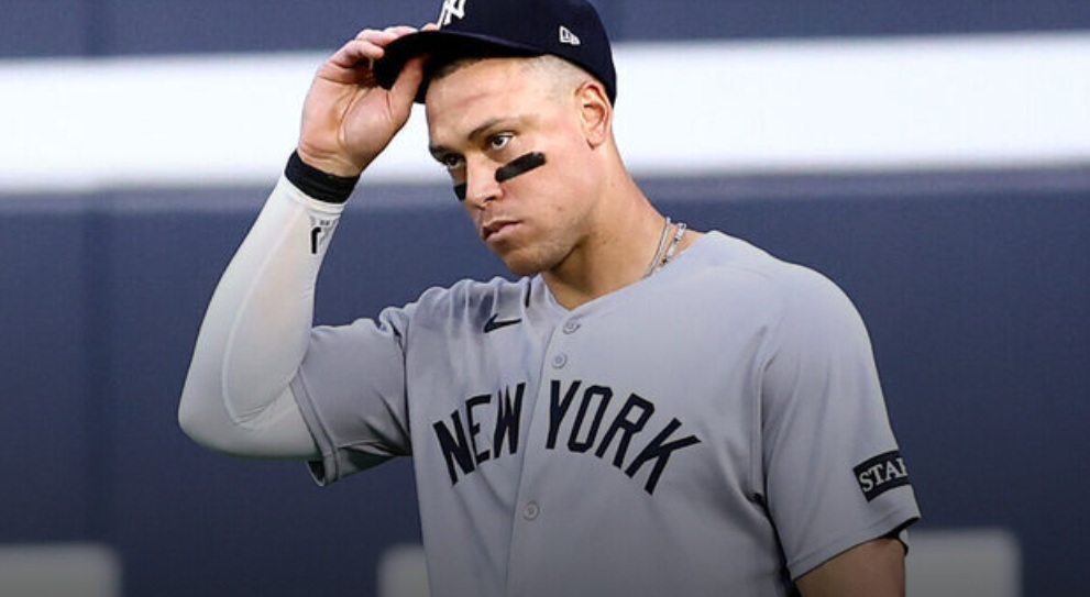 Watch: Yankees’ Volpe accidentally hits Judge in face with baseball