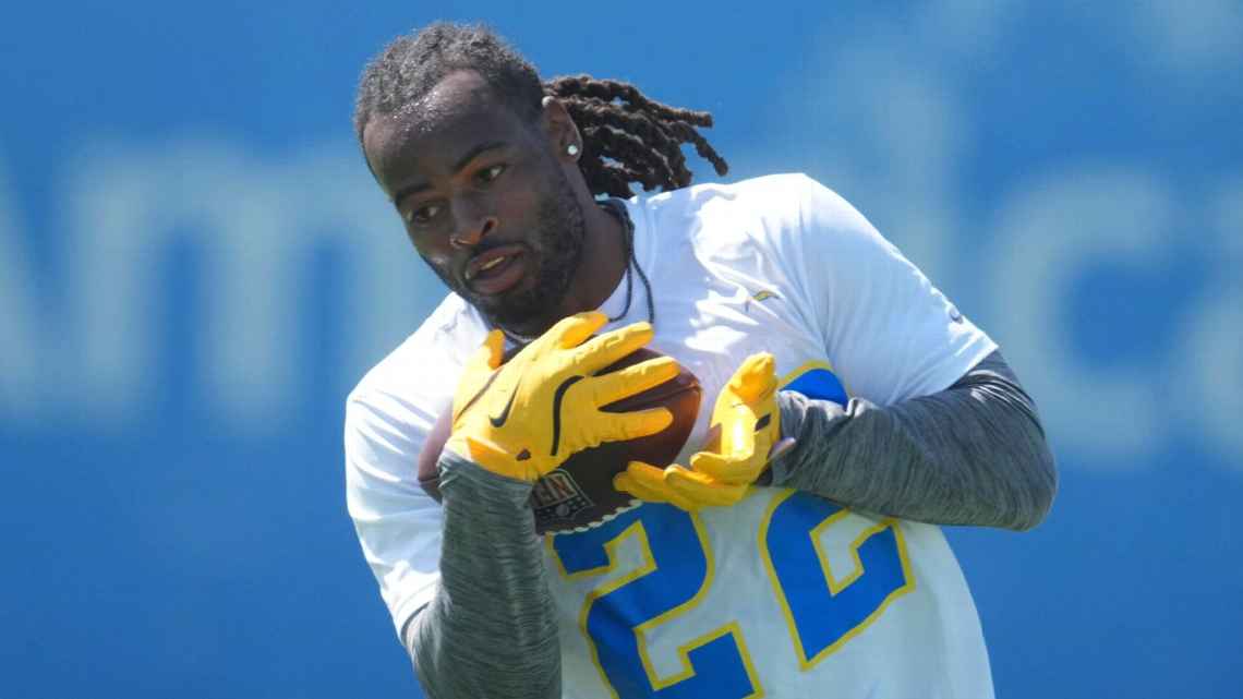 Agent: Najee Harris has eye injury from fireworks incident