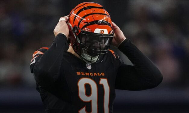 Report: Hendrickson holding out of camp amid contract talks