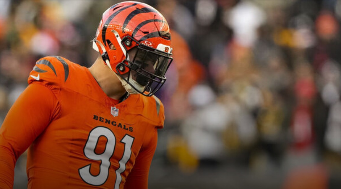 Report: Hendrickson plans to report to camp without new deal