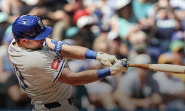 Raleigh sets MLB single-season record for HRs by catcher