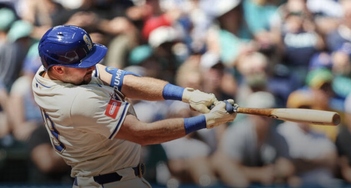 Raleigh sets MLB single-season record for HRs by catcher