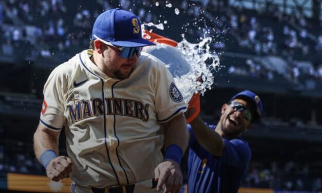 Raleigh sets MLB single-season record for HRs by catcher