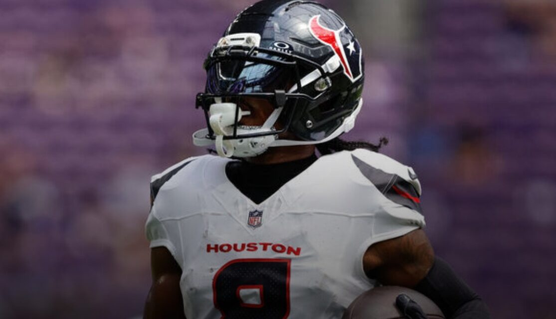 Report: Eagles acquiring Metchie from Texans