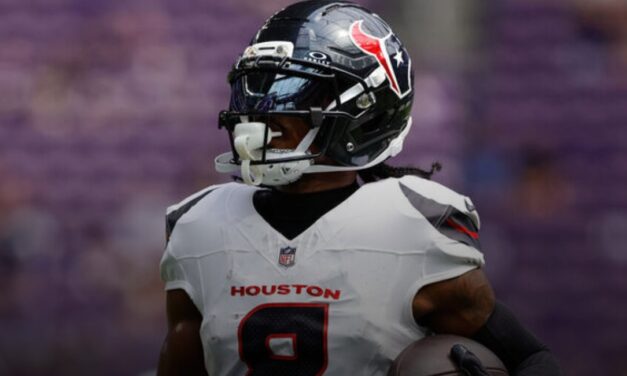 Report: Eagles acquiring Metchie from Texans