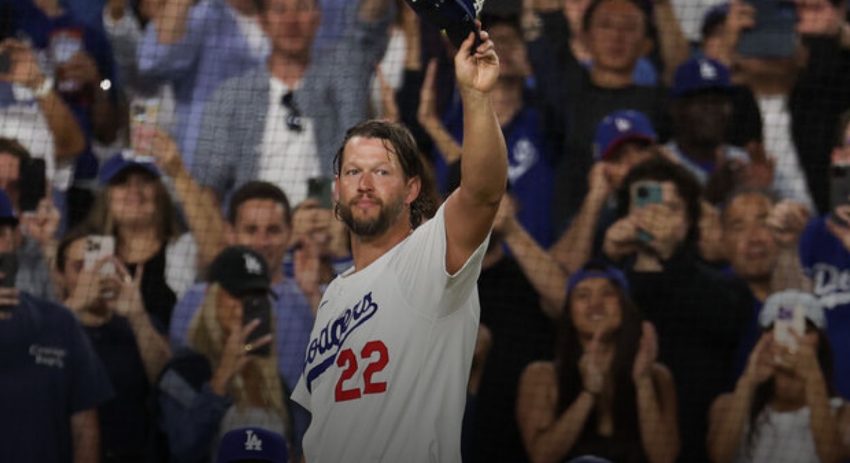 Kershaw soaks in last regular-season start at Dodger Stadium