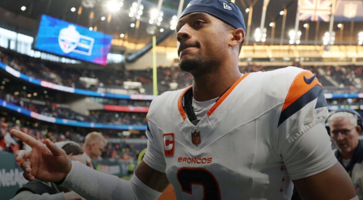 Report: Surtain expected to miss 4-6 weeks with pectoral injury