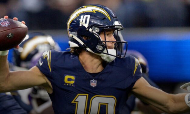 Herbert throws for 3 TDs as Chargers dominate Vikings on TNF