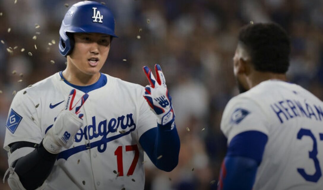 Dodgers hit 5 HRs, Snell dominates in Game 1 win over Reds