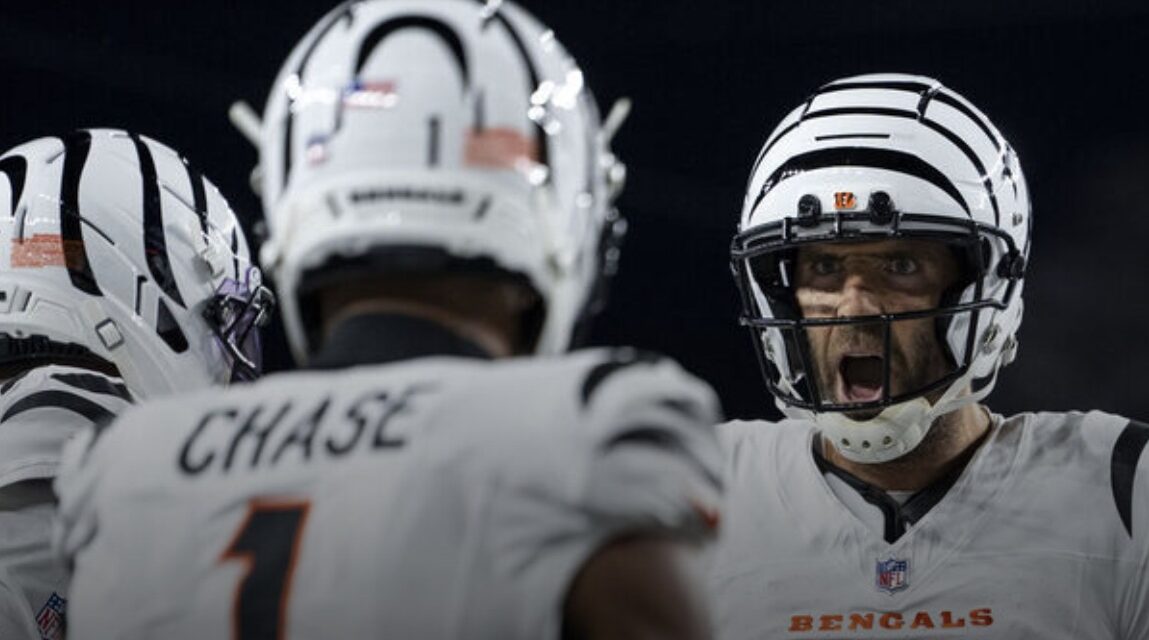 Flacco outduels Rodgers in thrilling battle of veteran QBs, Bengals top Steelers