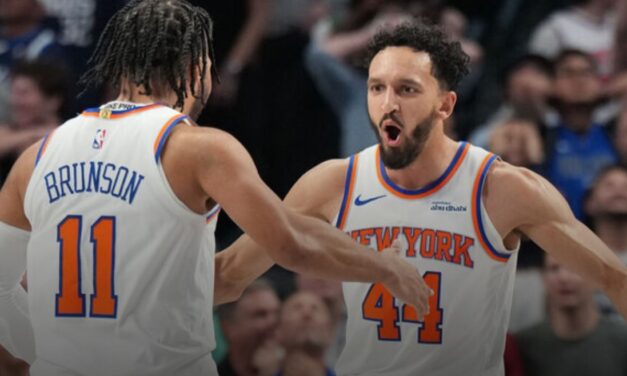 Knicks beat Mavericks on last-second offensive foul call