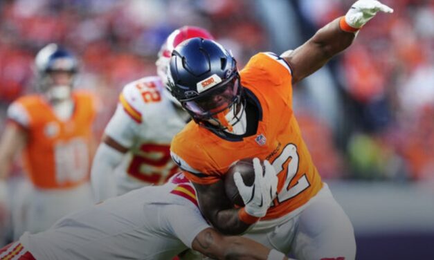 Broncos win 8th straight game, drop reeling Chiefs to 5-5