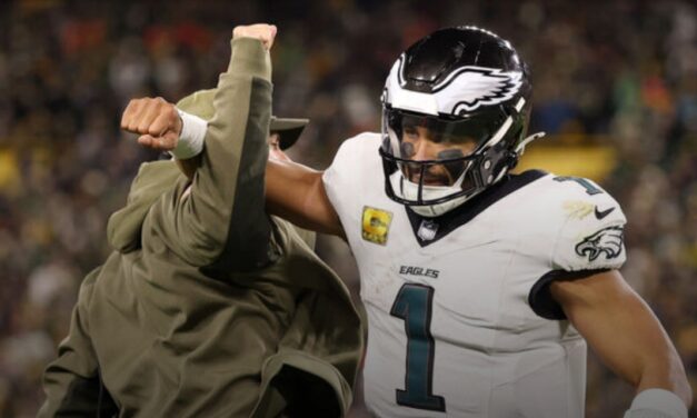 Eagles escape Lambeau with narrow MNF win over Packers