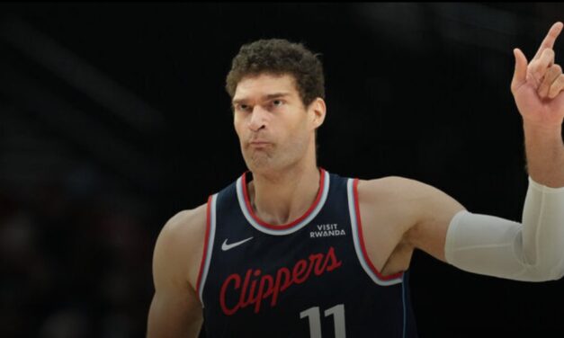 Lopez drills career-high 9 treys as Clippers defeat Blazers