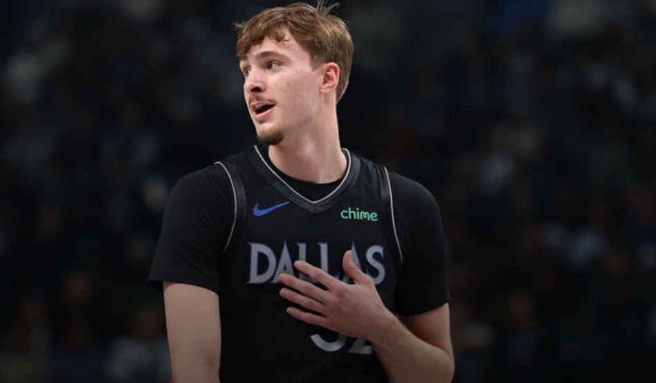 Mavs’ Flagg limps off floor after suffering ankle sprain