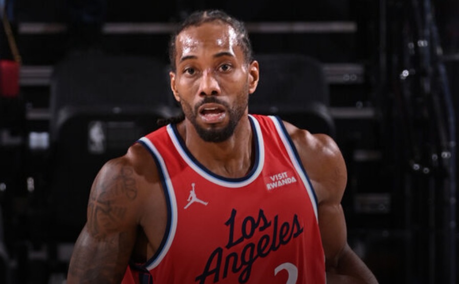 Kawhi continues scoring spree with 45 in win over Jazz