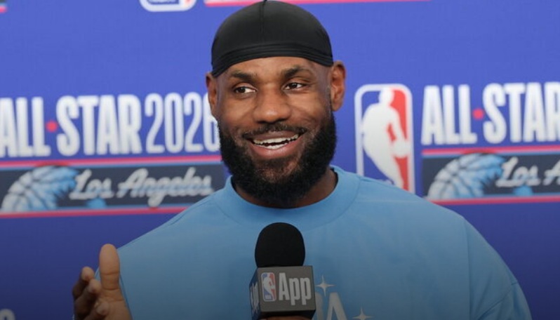 LeBron remains noncommittal on playing next season