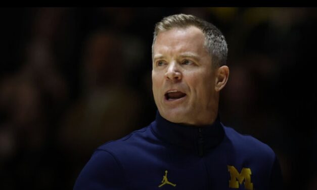 No. 3 Michigan blows out Illinois to clinch Big Ten regular season title