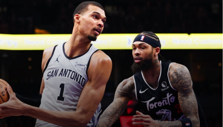 Spurs erase 15-point deficit vs. Raptors for 10th straight win