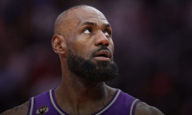 LeBron ties Parish’s NBA record with 1,611th game